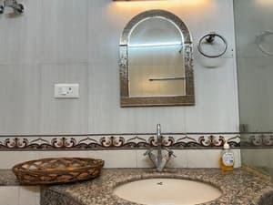 thumbnail: Front of property