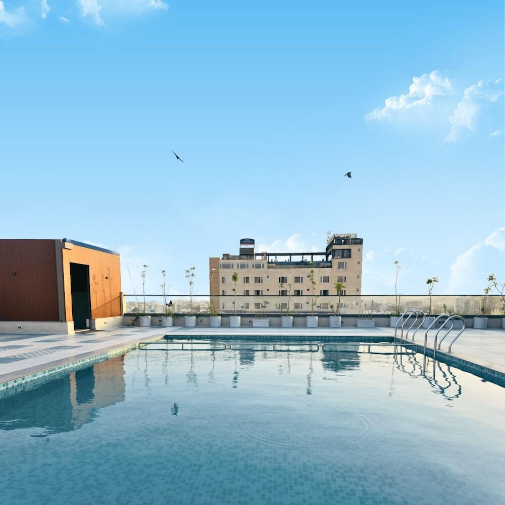 Infinity pool