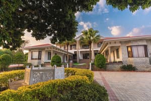 thumbnail: Front of property