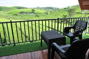 thumbnail: Front of property