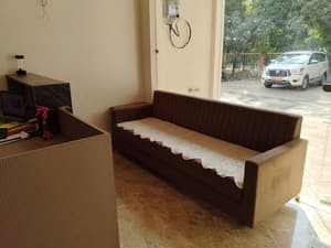 thumbnail: Lobby sitting area