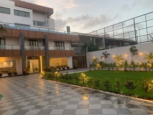 thumbnail: Front of property