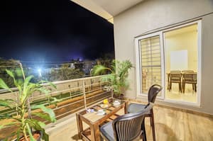 thumbnail: Balcony view