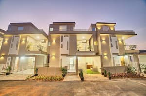 thumbnail: Front of property