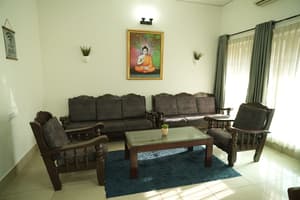 thumbnail: Lobby sitting area