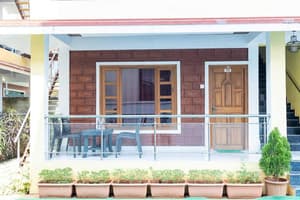thumbnail: Front of property