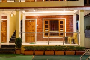thumbnail: Front of property