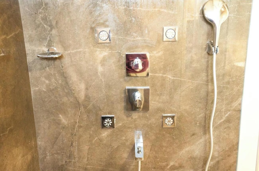 Hand-held showerhead