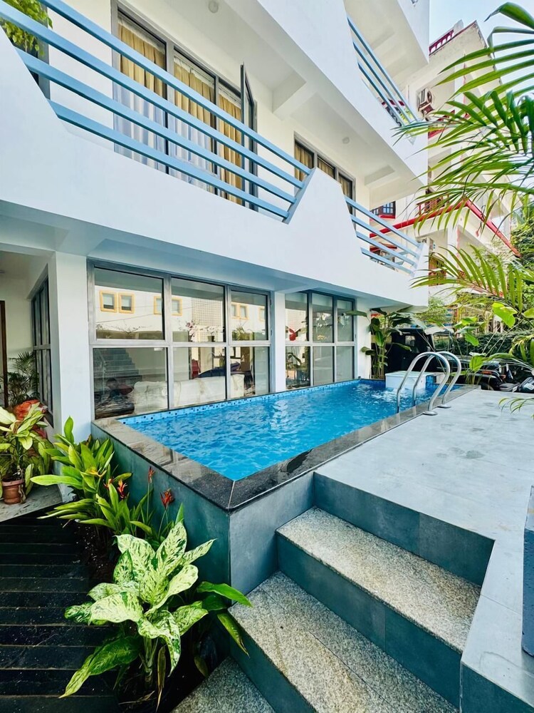 Private pool