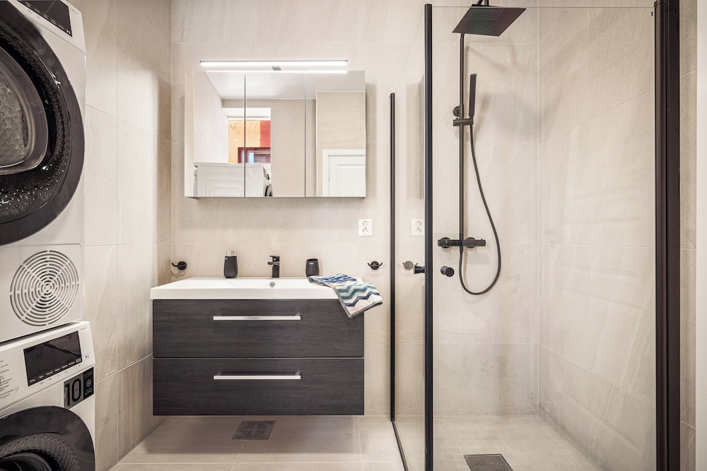 Bathroom shower