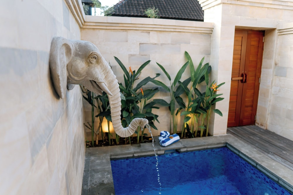 Private pool