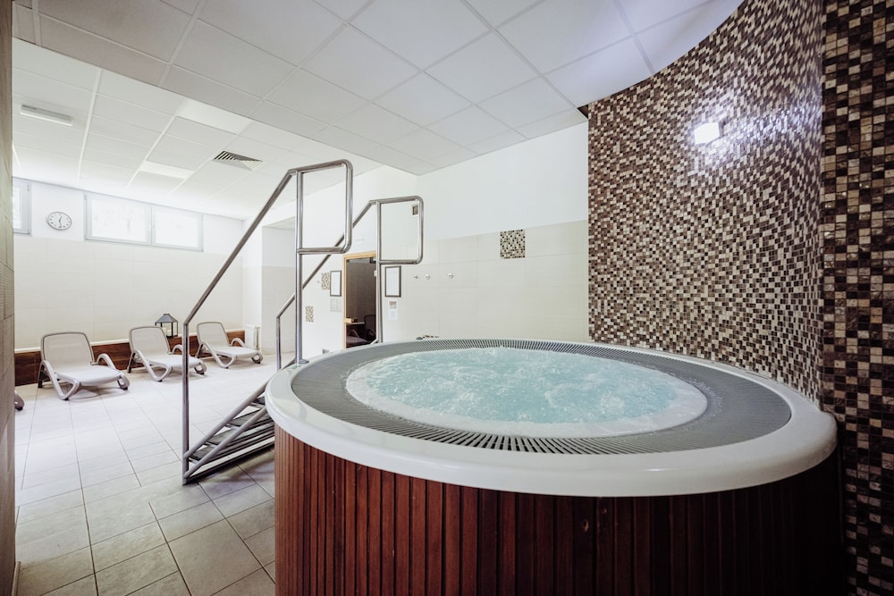 Jetted tub