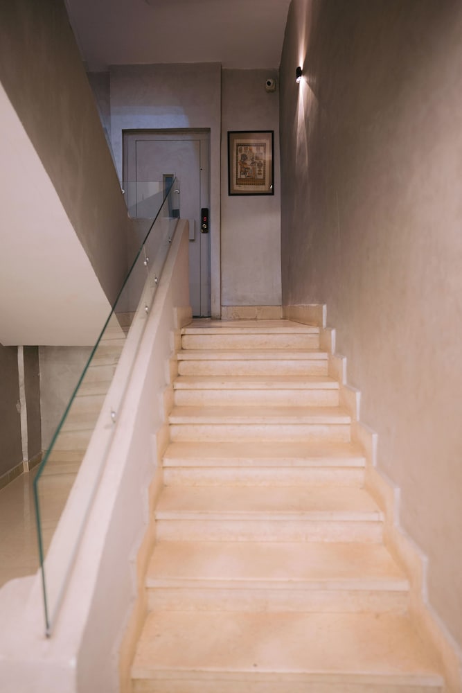 Handrails in stairways