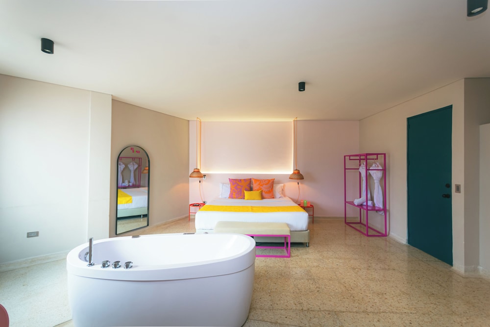 Private spa tub
