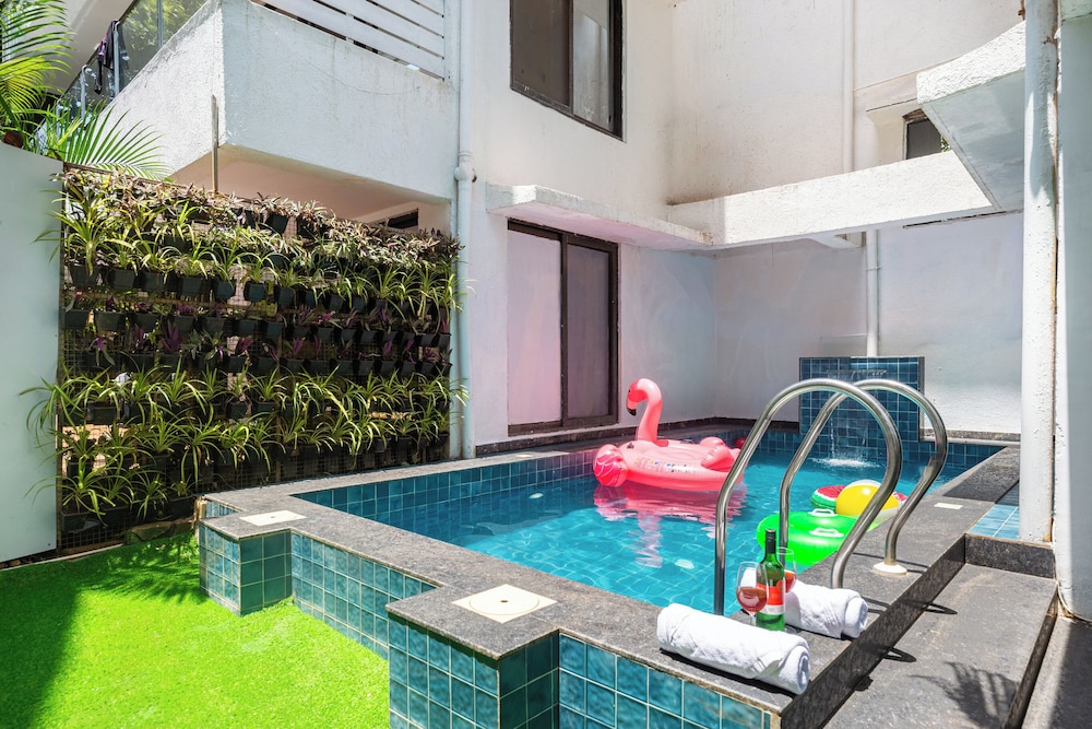 Private pool