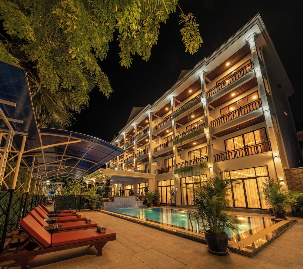 Front of property - evening/night