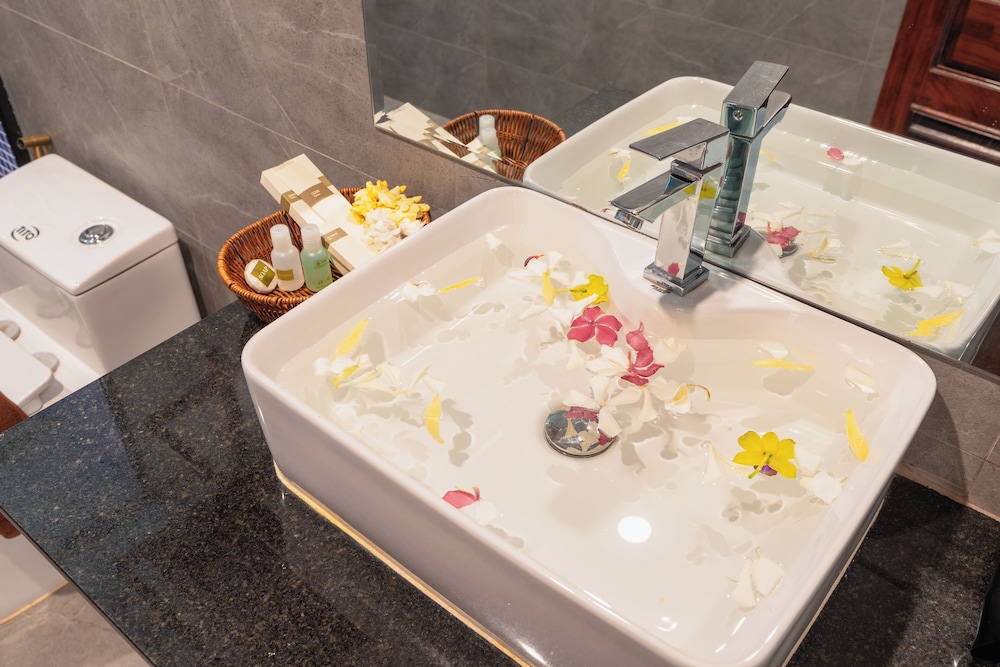 Bathroom amenities
