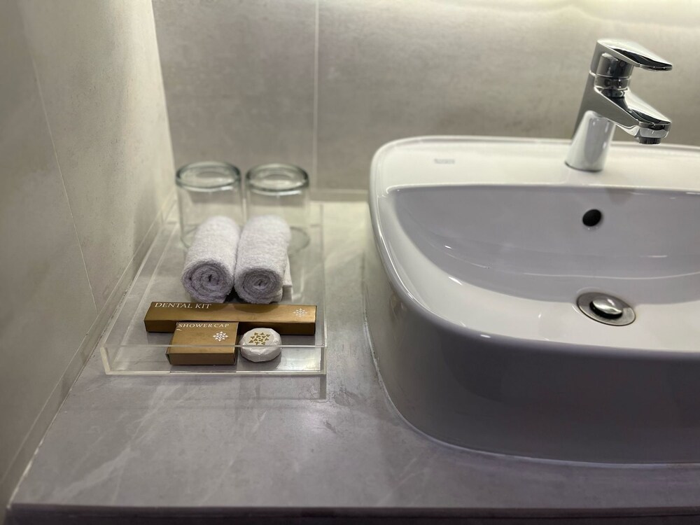 Bathroom sink