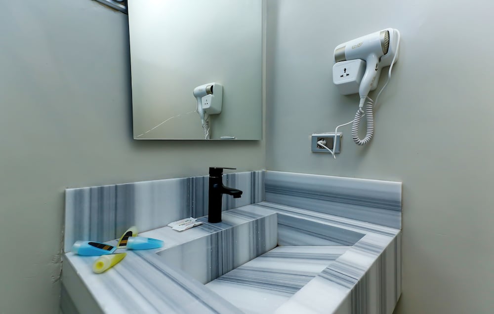 Bathroom sink