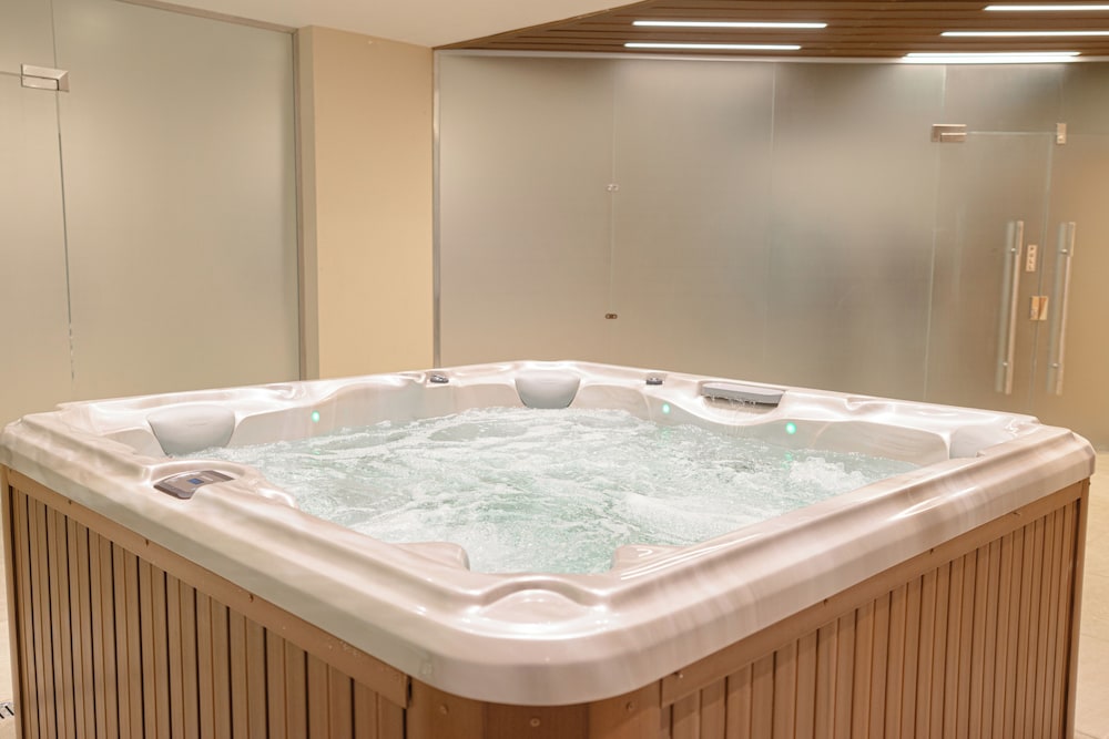 Private spa tub