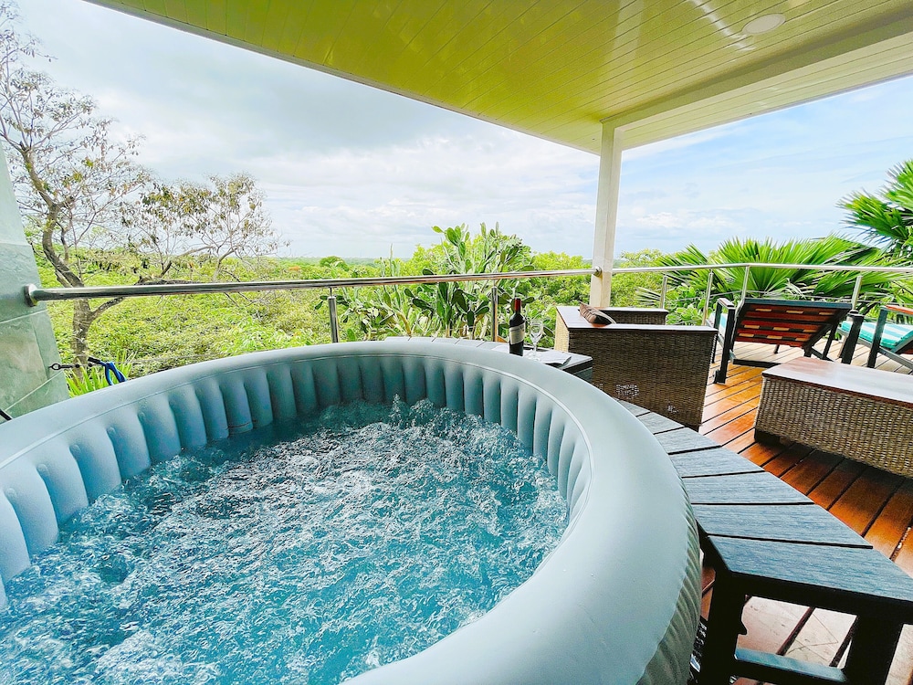 Jetted tub