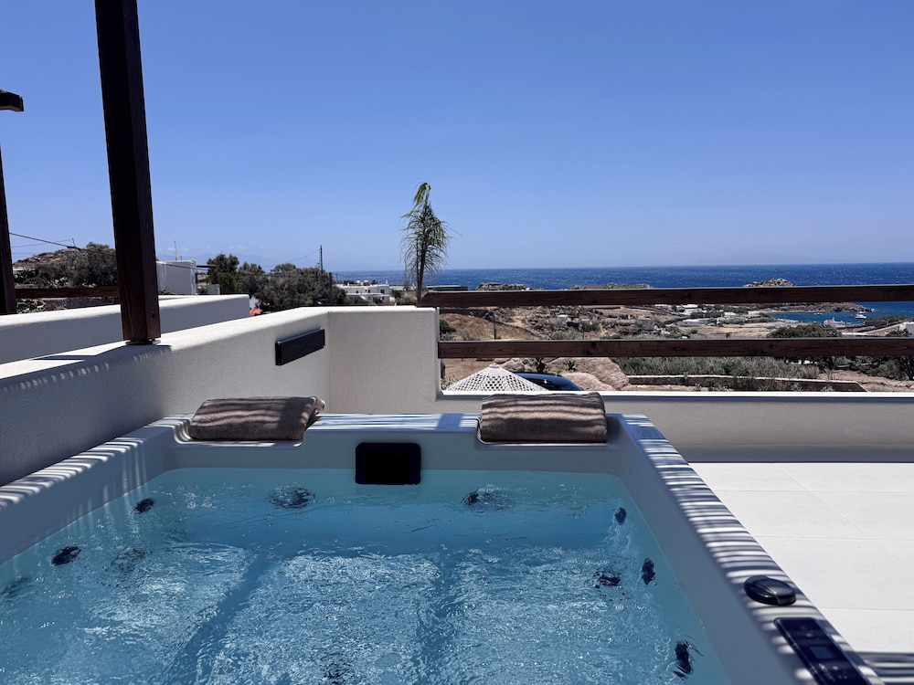 Private spa tub
