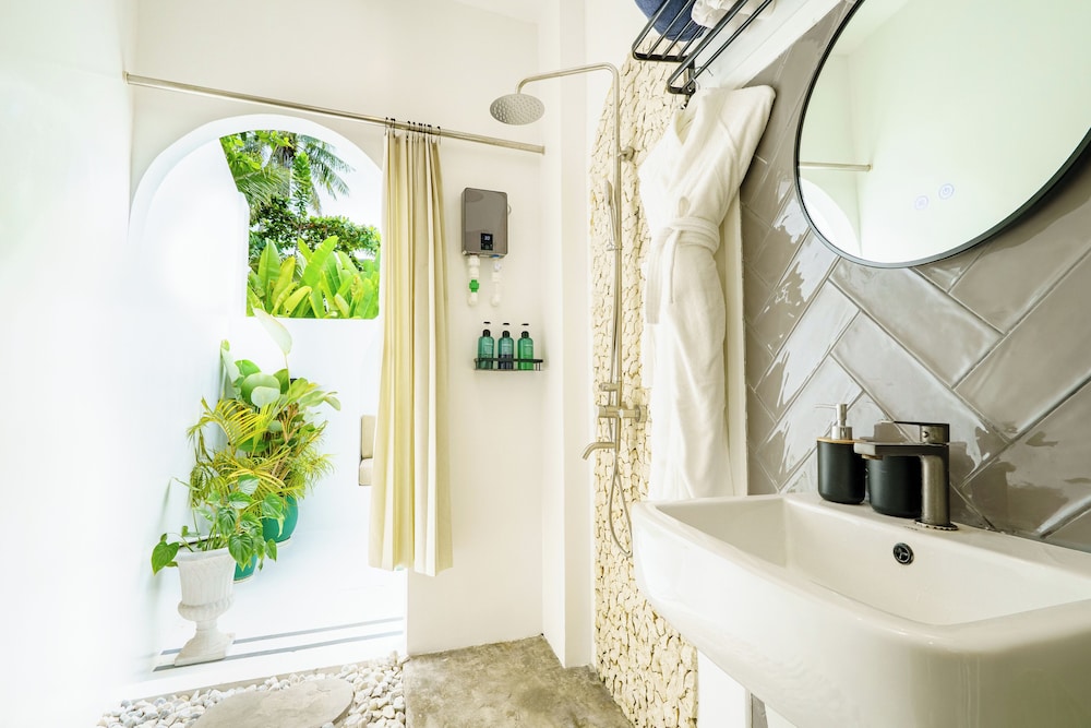 Bathroom shower