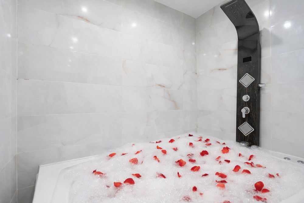 Jetted tub
