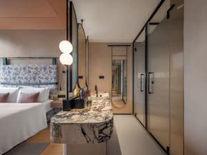 thumbnail: Concierge desk