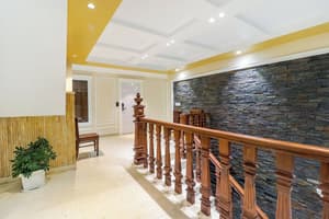 thumbnail: Interior entrance