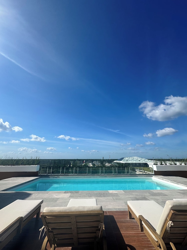 Rooftop pool