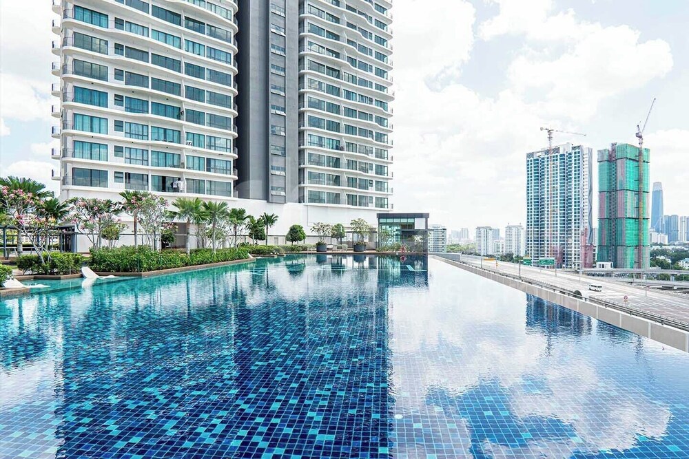Infinity pool