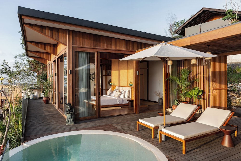 Private pool