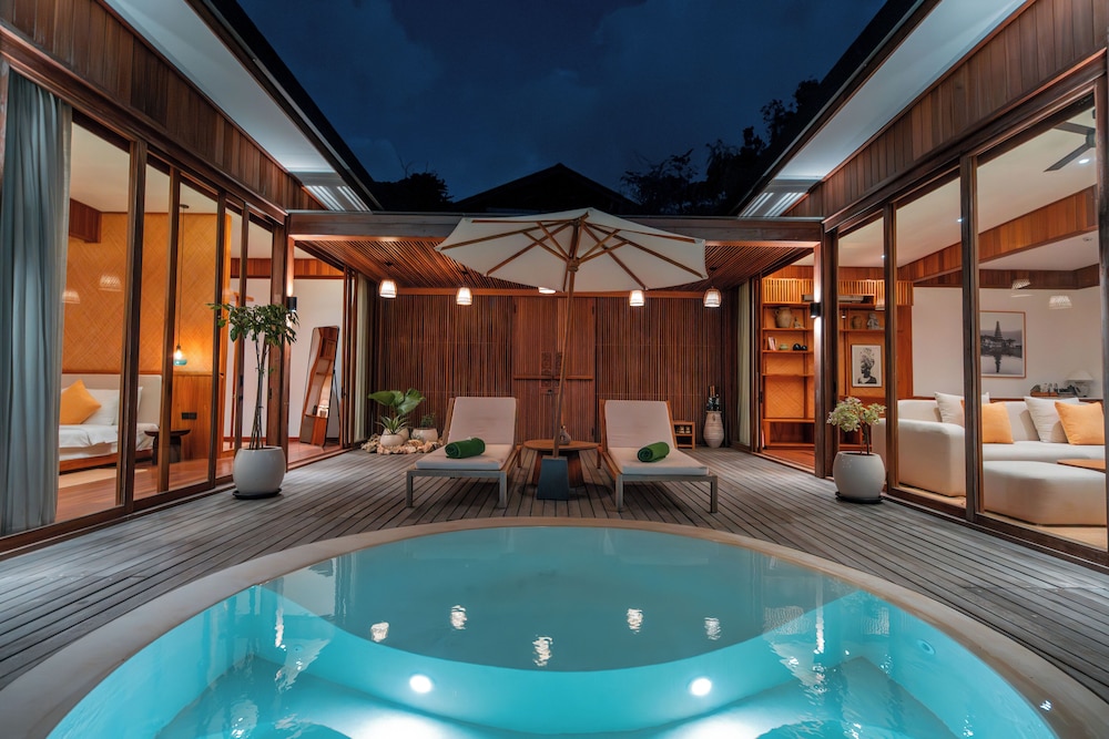 Private pool