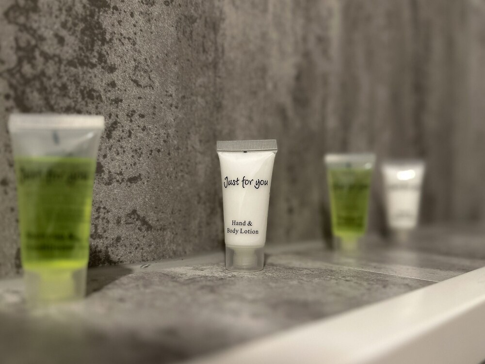 Bathroom amenities