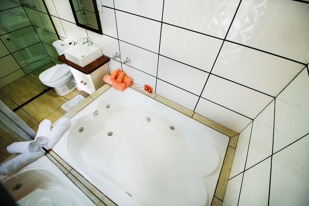 Jetted tub