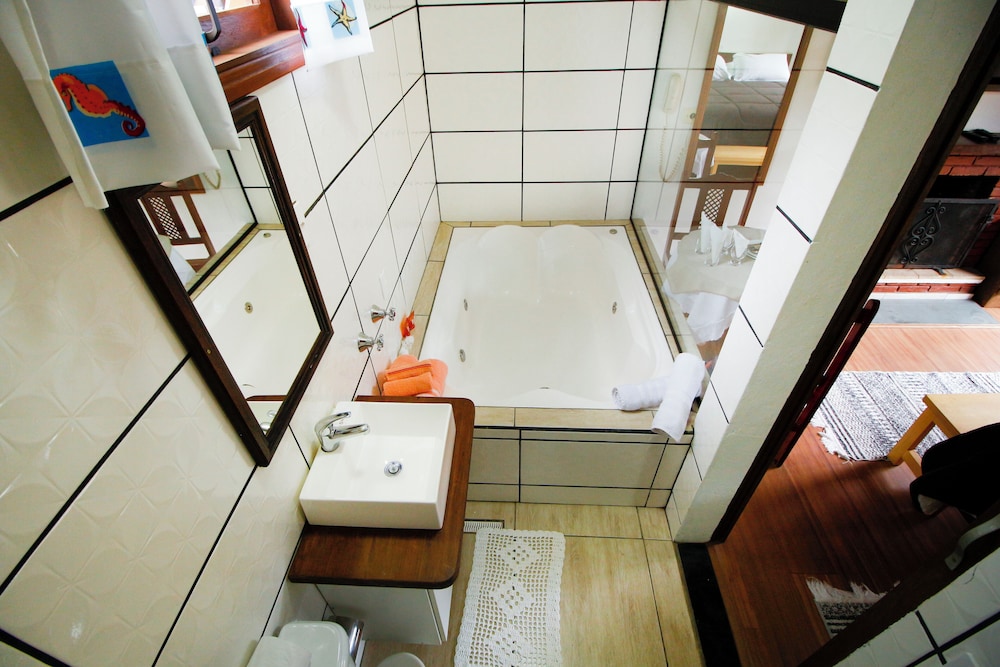 Jetted tub
