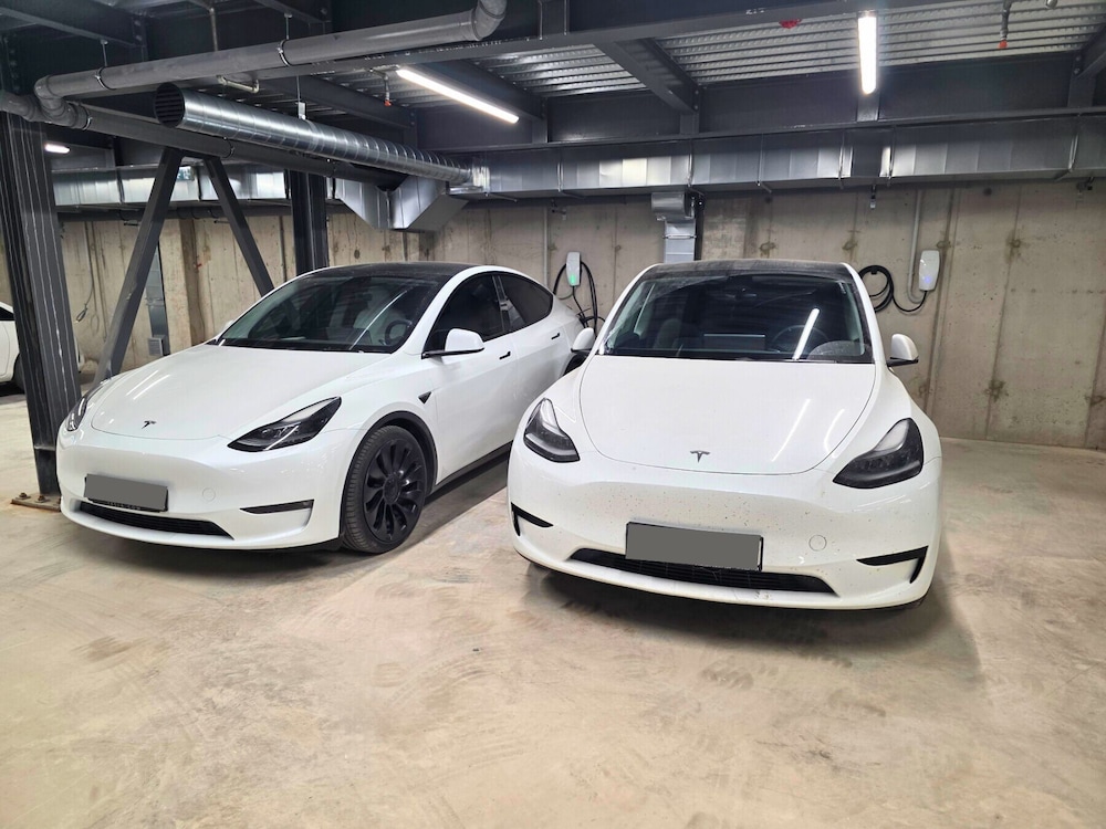 Electric vehicle charging station