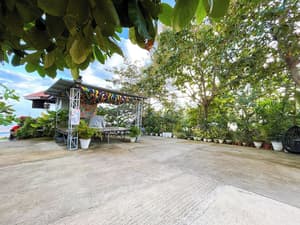 thumbnail: Front of property