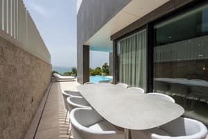 thumbnail: Outdoor dining