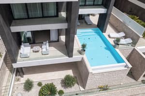 thumbnail: Front of property