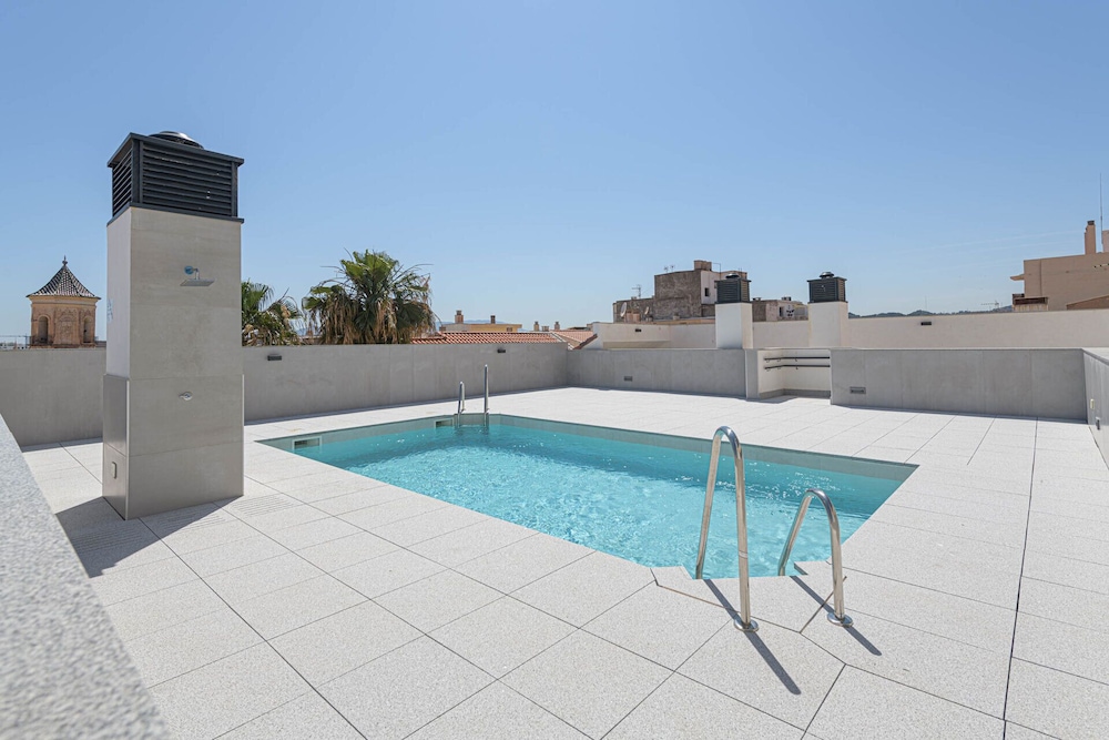 Rooftop pool