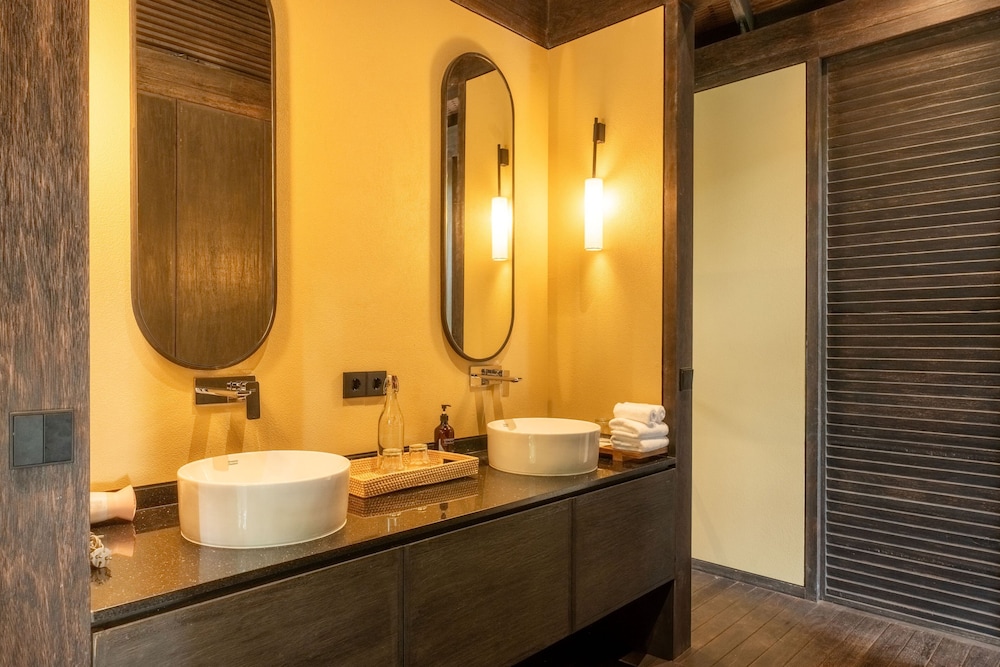 Bathroom amenities