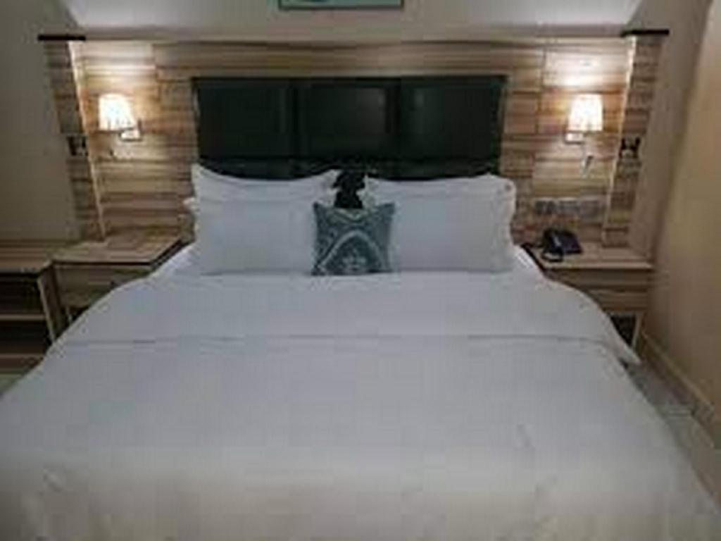 869ab0d58f2feb7e2b4f2f0303812243.jpg