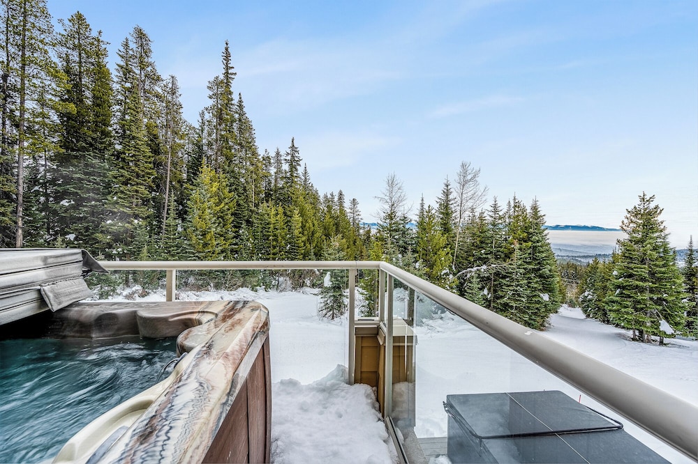 Private spa tub