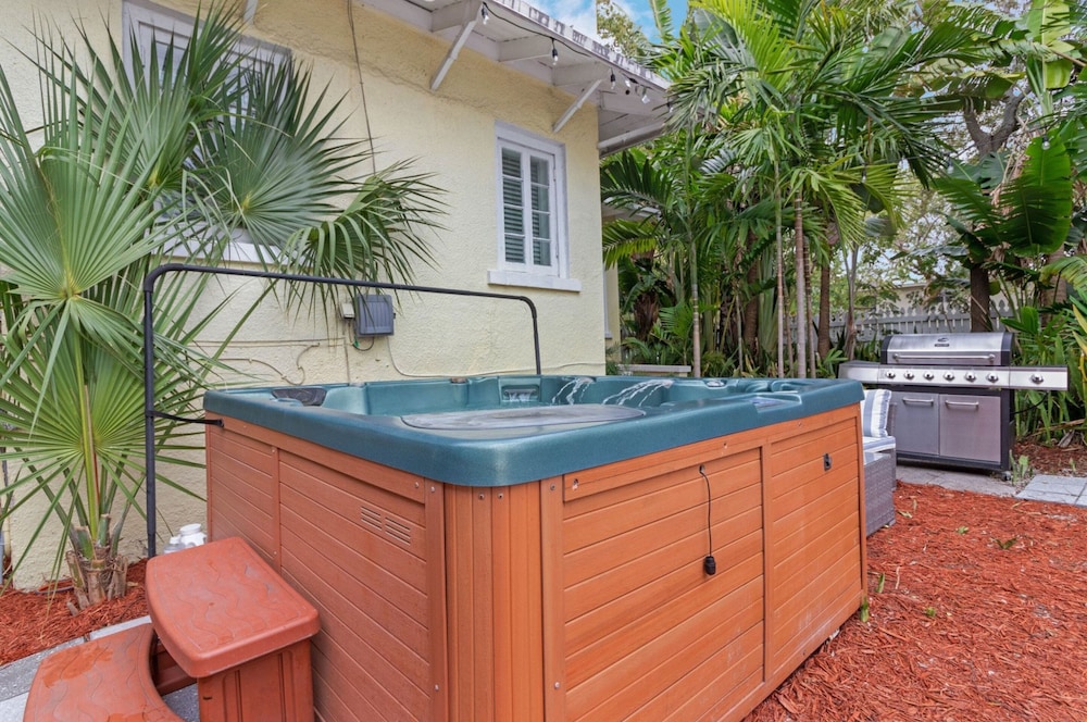 Outdoor spa tub