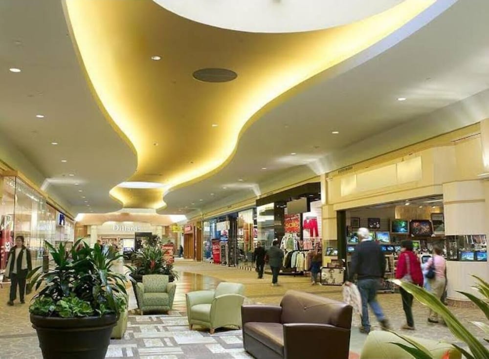 Shopping mall