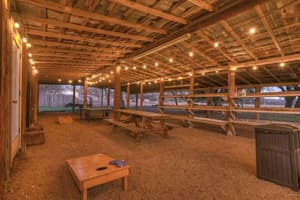 thumbnail: Outdoor dining