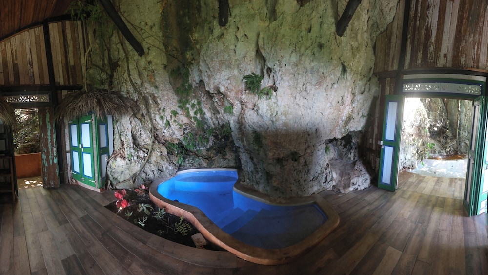 Private spa tub