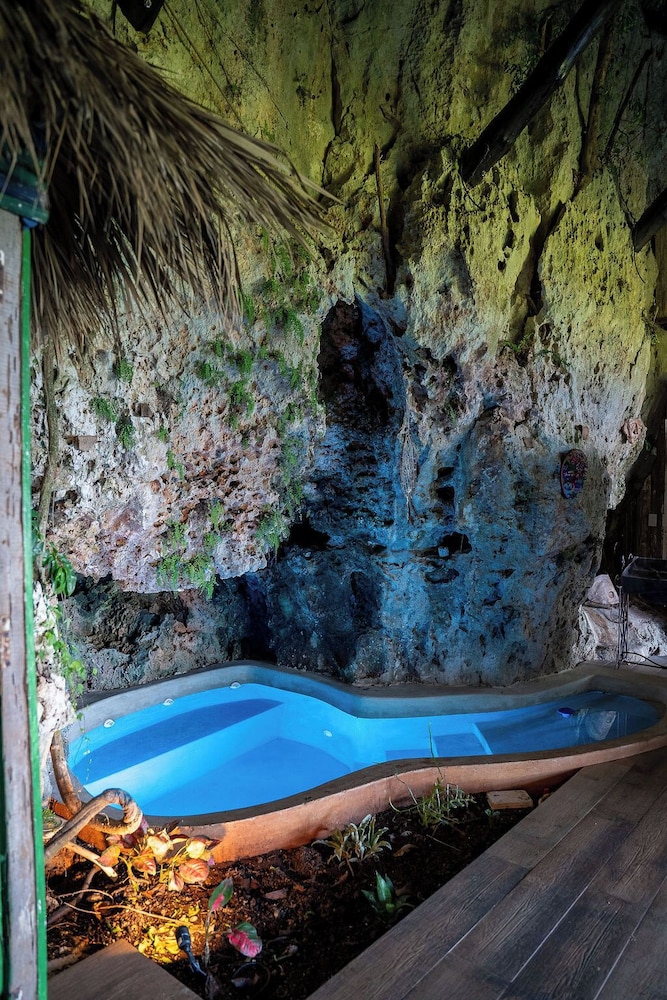 Private spa tub